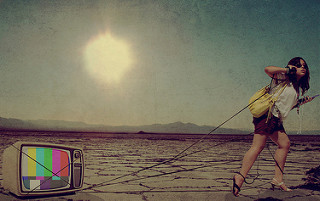 telewizor na pustyni reklamowej